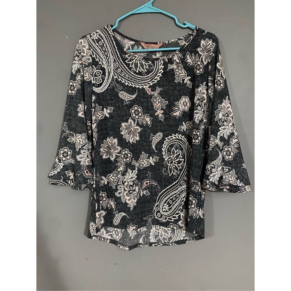 Amana Floral 3/4 Bell Sleeve Top Size Medium